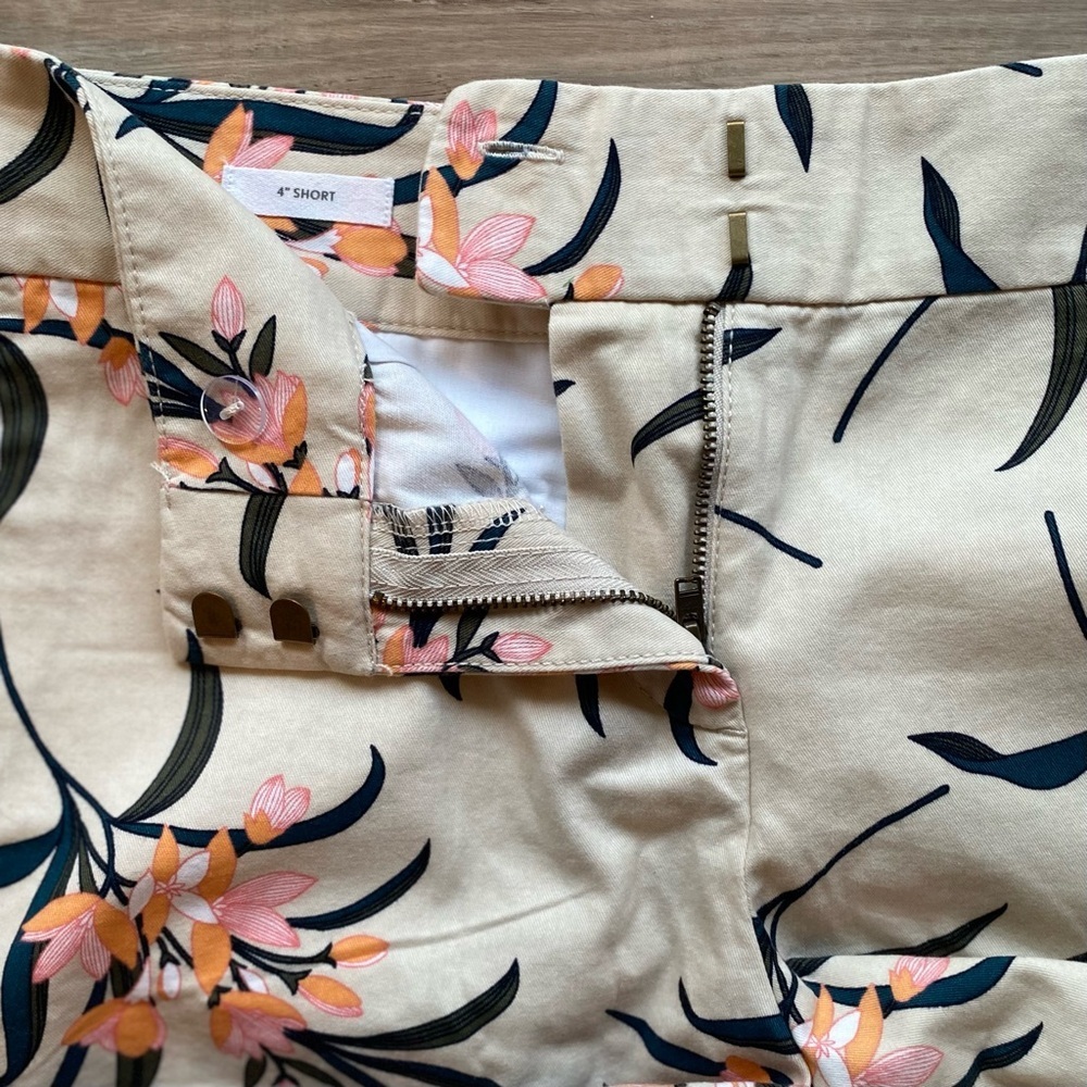NWT LOFT Floral Shorts - Picture 6 of 9